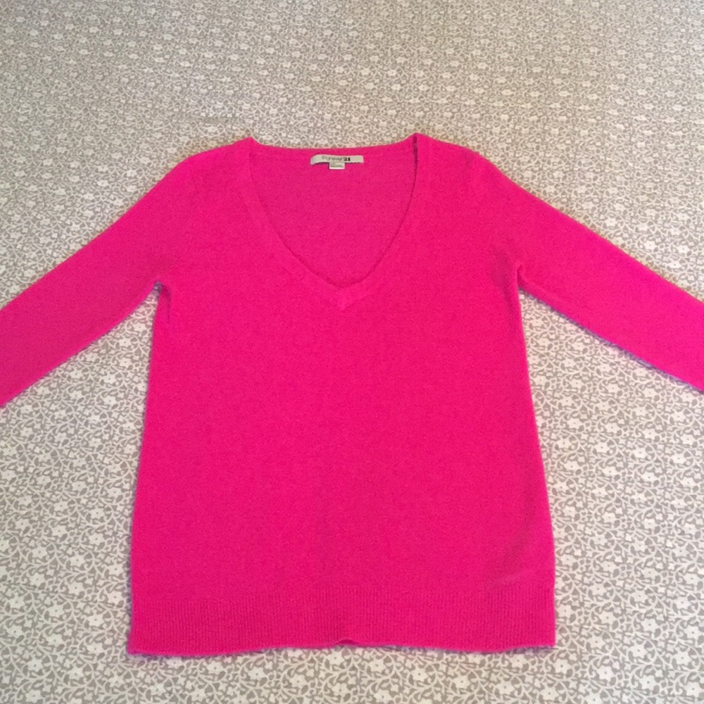 Forever 21 sweater. Fuchsia V neck sweater 💕